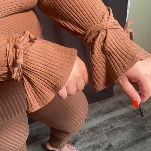 Fashion Nova Plus-Size 2-Piece Crop Top Set - Picture 3 of 3